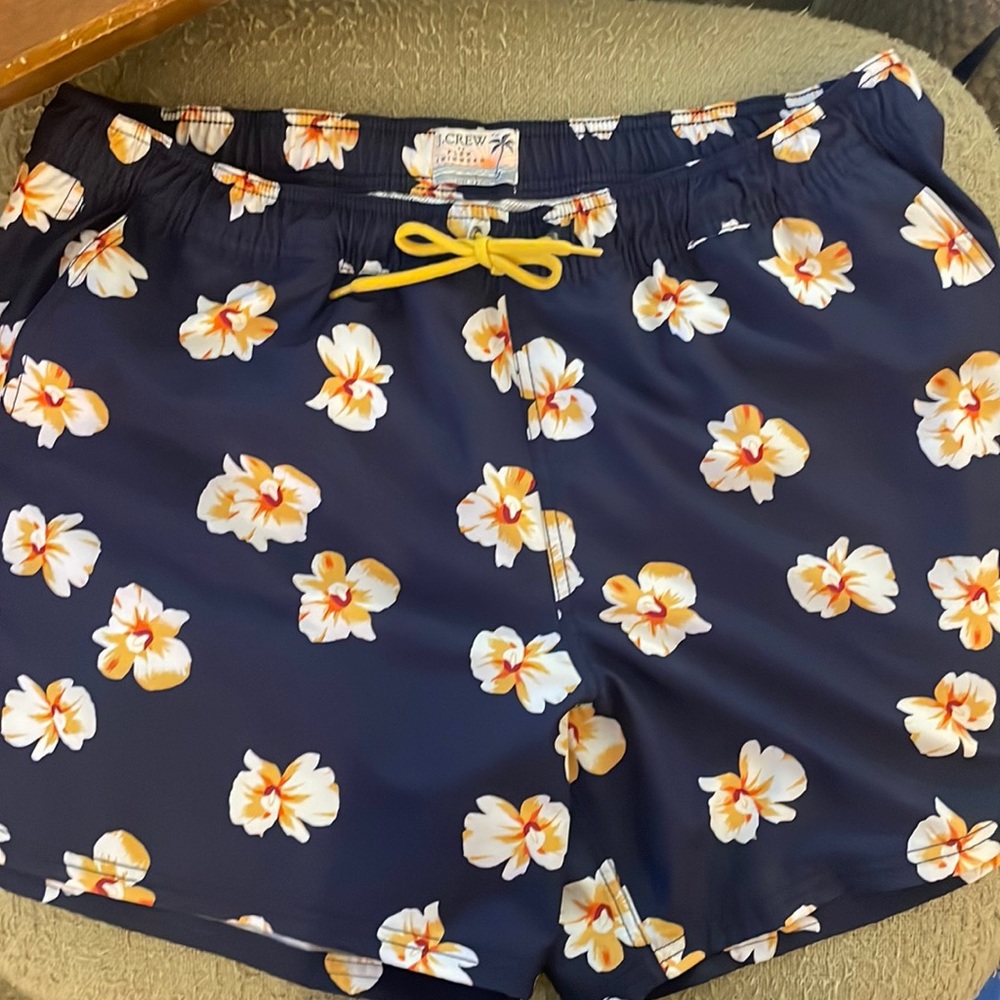 Great tropical, navy blue swimsuit, built-in liner with pockets, side and back.